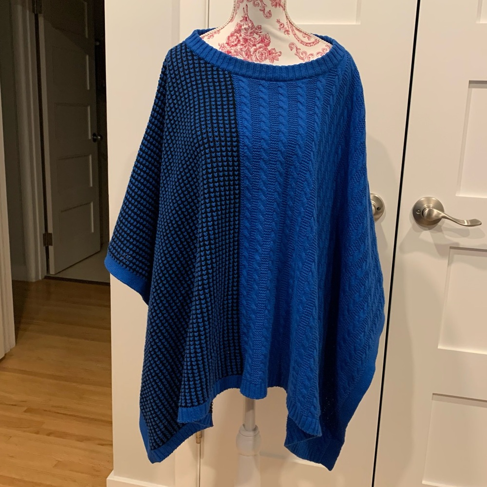 EUC Beautiful Gem Coloured Vince Camuto Blue Knit Poncho S/M